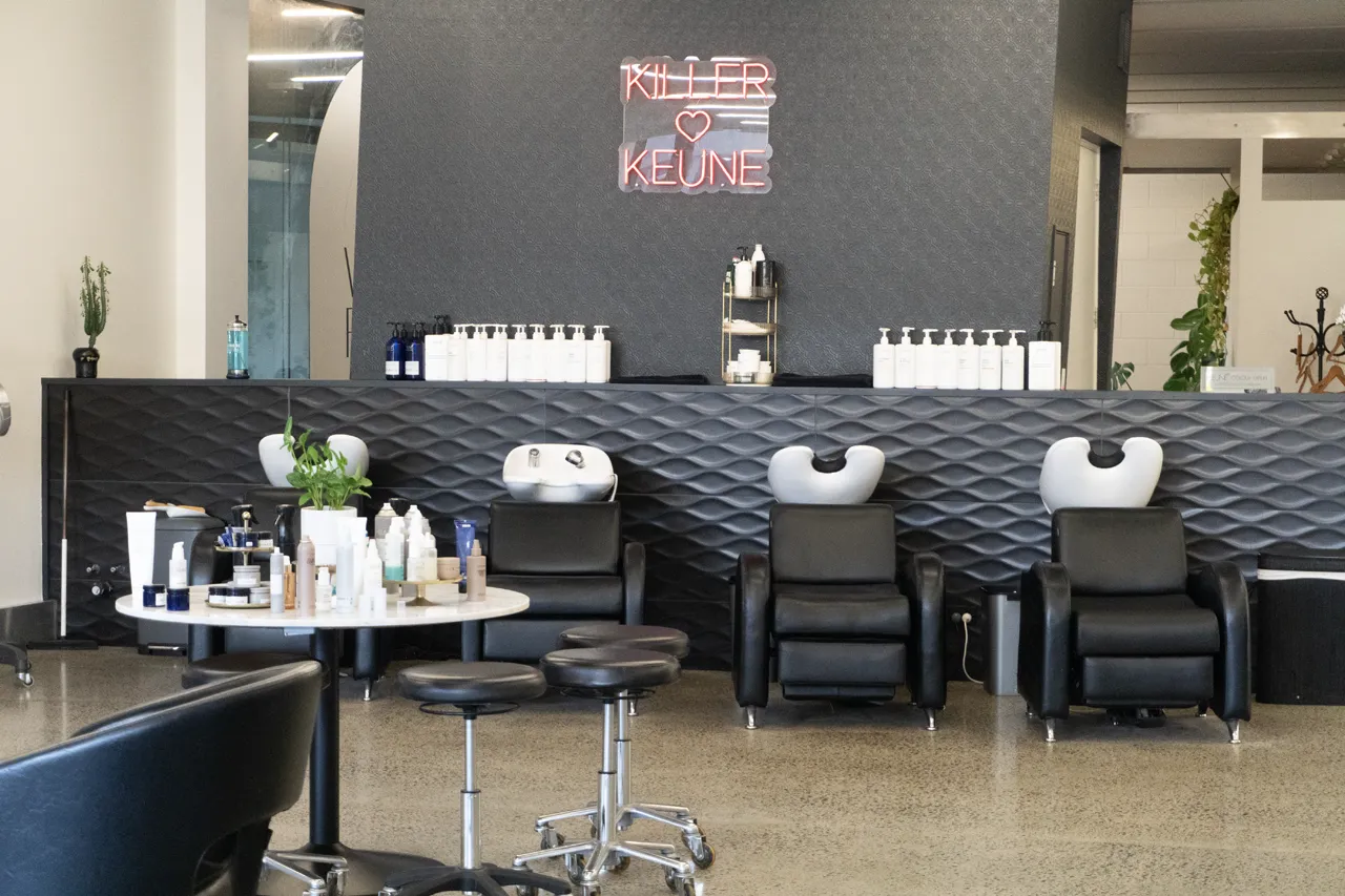 Wash basins beneath the quilted Keune feature wall